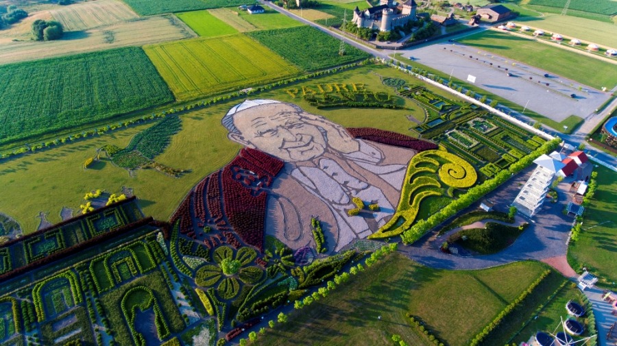 Atrakcje na wakacje: Niezwykły obraz z nowej wieży widokowej - foto