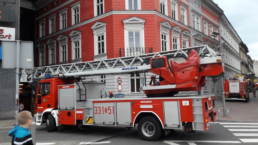 Alarm pożarowy na parkingu podziemnym w Galerii Sfera - foto
