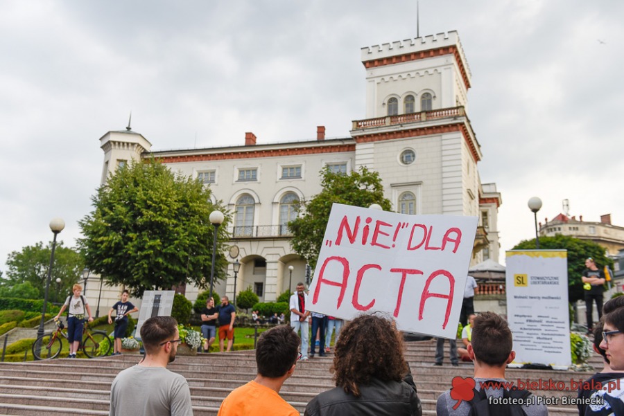 Za wolnością słowa. Protest na placu Chrobrego - foto