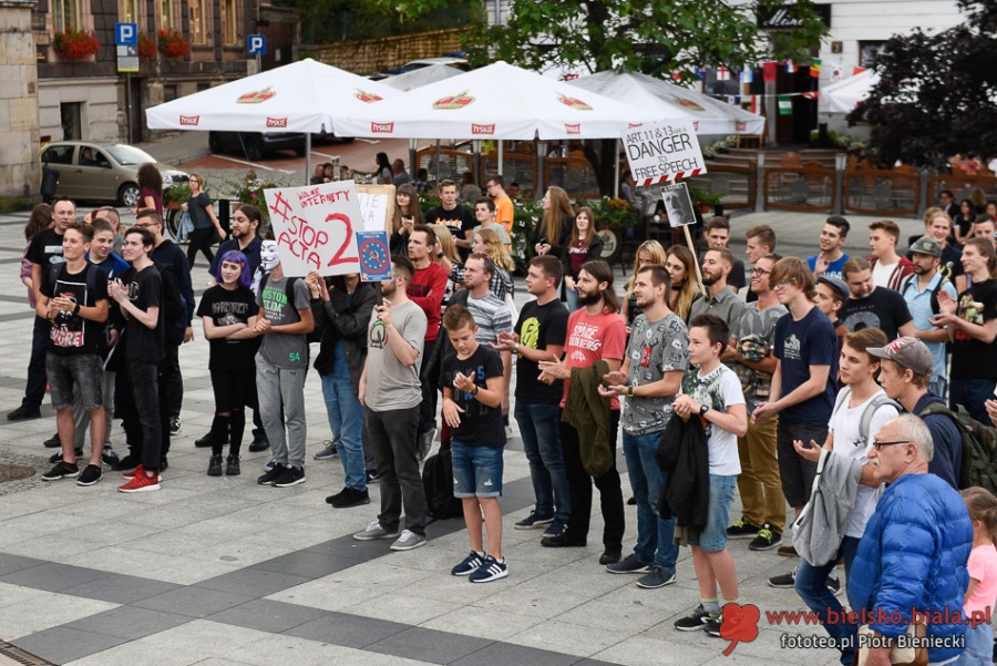 Za wolnością słowa. Protest na placu Chrobrego - foto