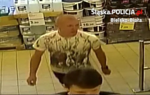 Ukradli towar ze sklepu. Policja publikuje zdjęcia z monitoringu!