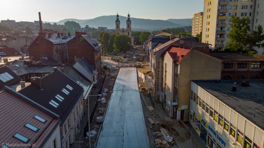Jak powstaje jajowate rondo? Relacja z placu budowy - ZDJĘCIA z drona