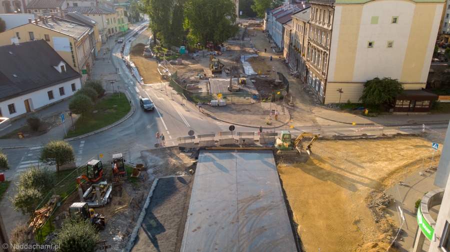 Jak powstaje jajowate rondo? Relacja z placu budowy - ZDJĘCIA z drona