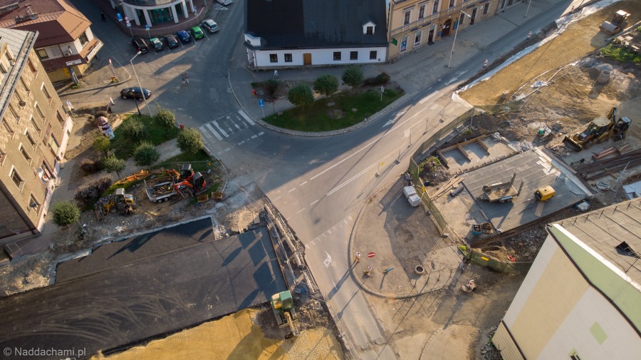 Jak powstaje jajowate rondo? Relacja z placu budowy - ZDJĘCIA z drona