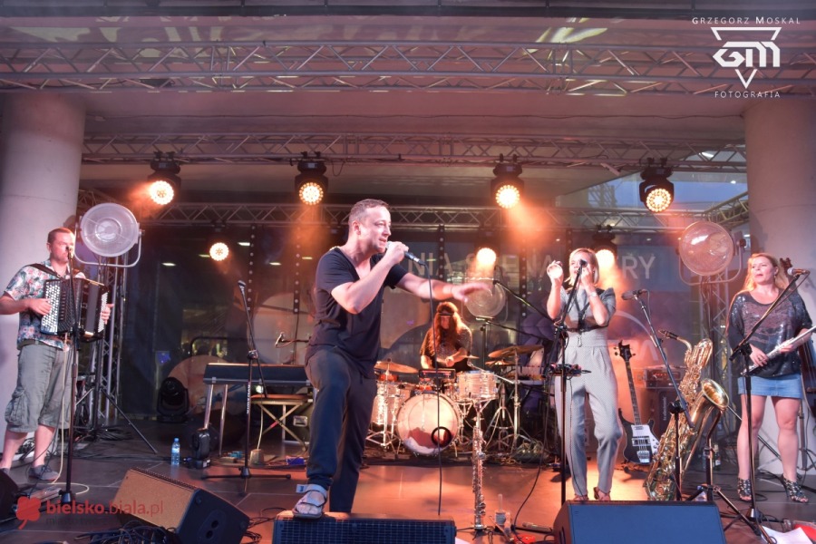 Wielki koncert na placu Bolka i Lolka. Czesław ma głos!