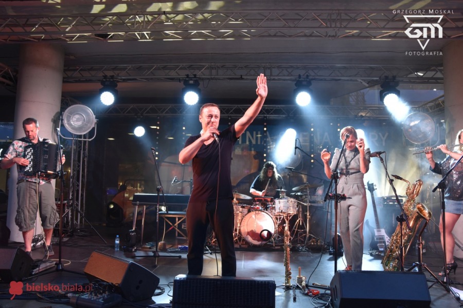 Wielki koncert na placu Bolka i Lolka. Czesław ma głos!
