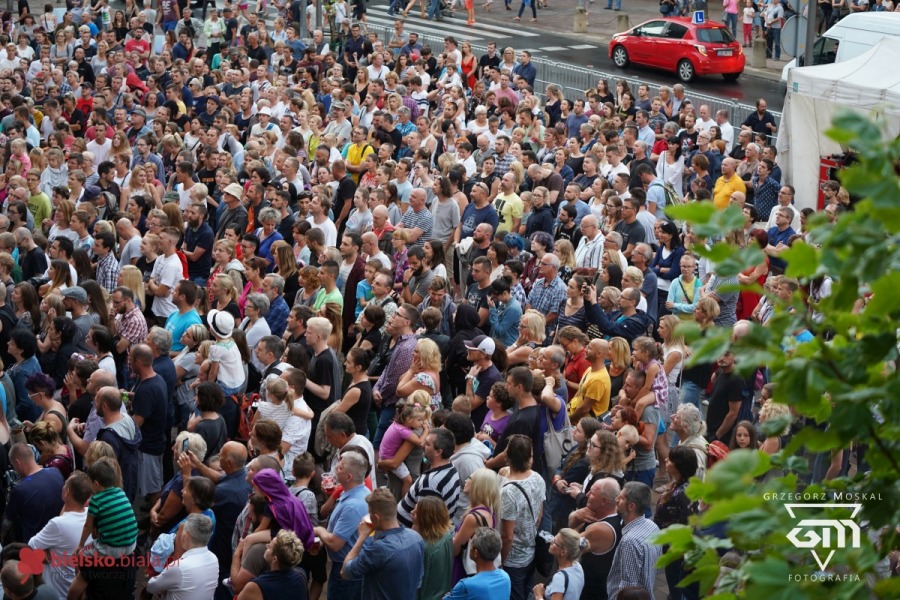 Wielki koncert na placu Bolka i Lolka. Czesław ma głos!