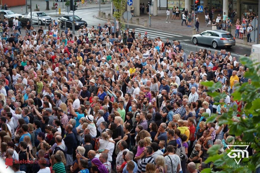 Wielki koncert na placu Bolka i Lolka. Czesław ma głos!