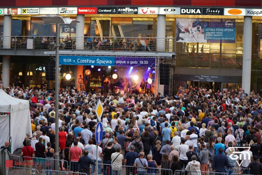 Wielki koncert na placu Bolka i Lolka. Czesław ma głos!