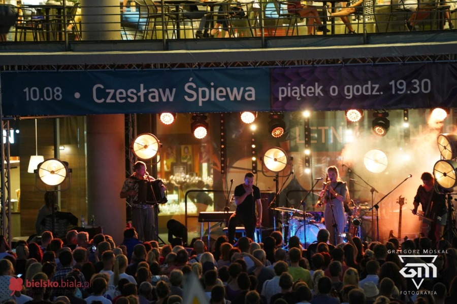 Wielki koncert na placu Bolka i Lolka. Czesław ma głos!