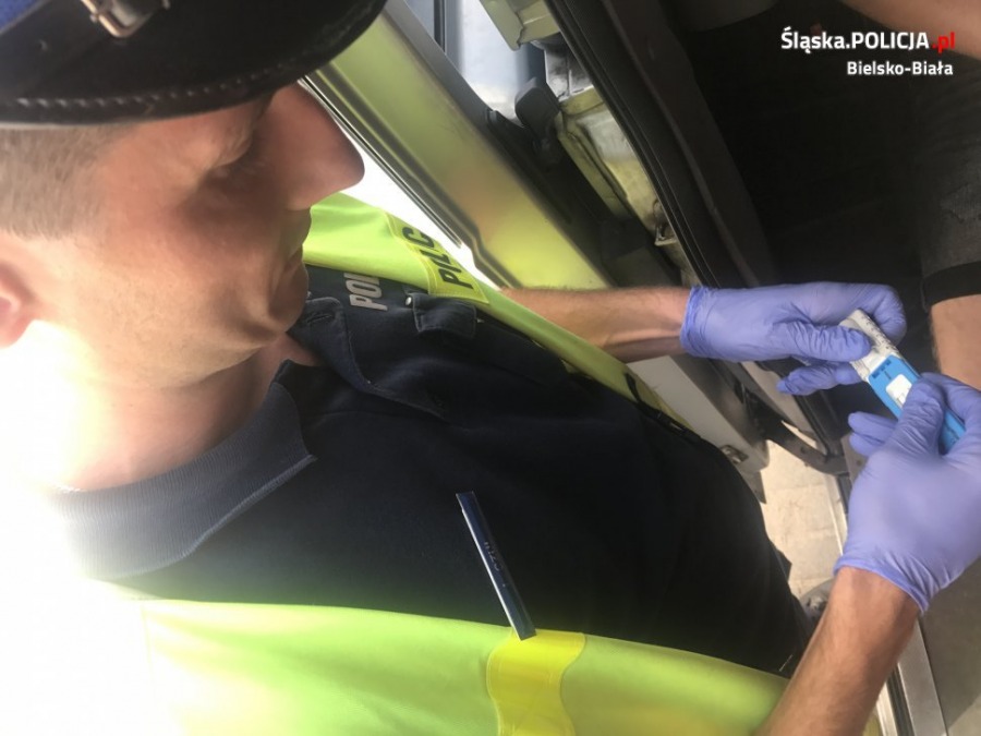 Wszyscy byli trzeźwi. Nowe urządzenia kontrolne bielskiej policji - foto