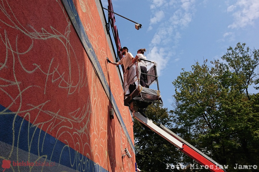 Atrakcyjny mural powstaje w centrum Bielska-Białej - foto