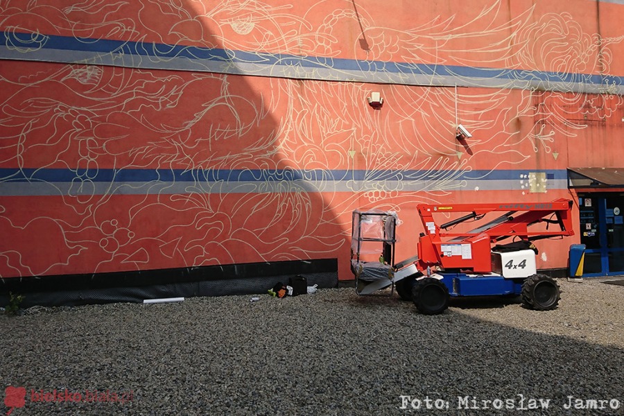 Atrakcyjny mural powstaje w centrum Bielska-Białej - foto