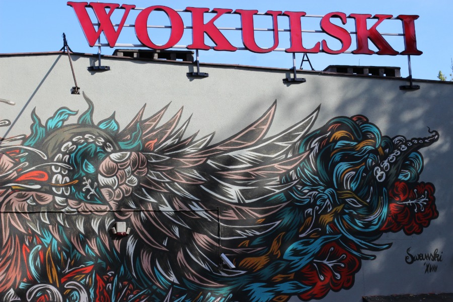 Orzeł i smok walczą na ścianie bielskiej galerii - foto