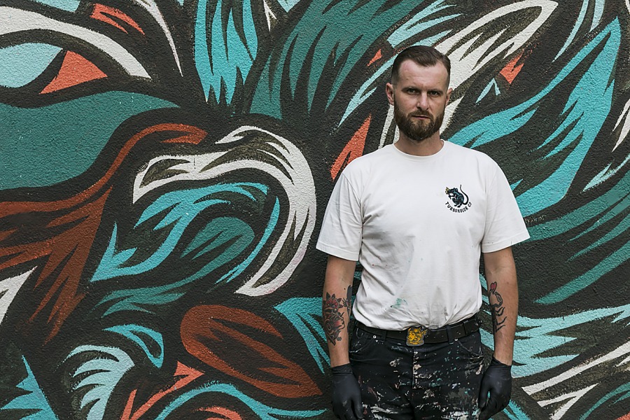 Orzeł i smok walczą na ścianie bielskiej galerii - foto