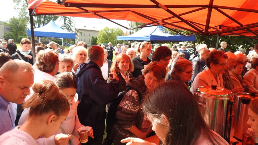 Pamiętny dzień w Hałcnowie. Tłumy wiernych przed bazyliką - foto