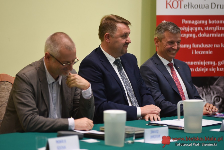 Skandal na pierwszej debacie. Wybuczany kandydat na radnego