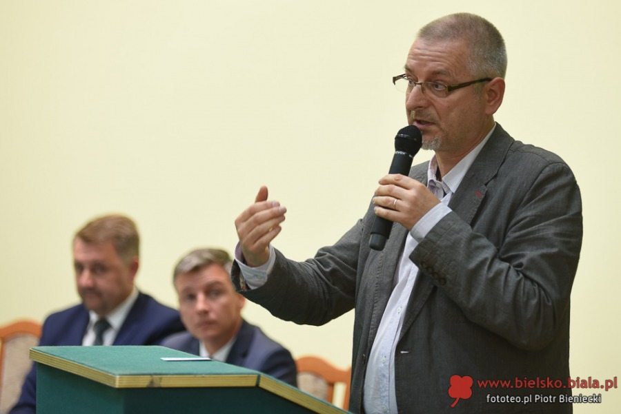 Skandal na pierwszej debacie. Wybuczany kandydat na radnego