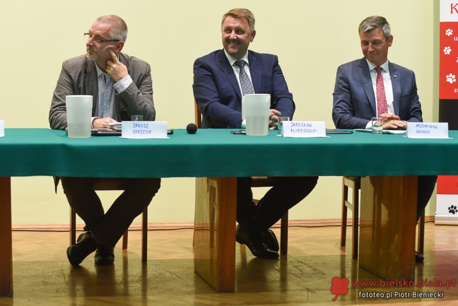 Skandal na pierwszej debacie. Wybuczany kandydat na radnego