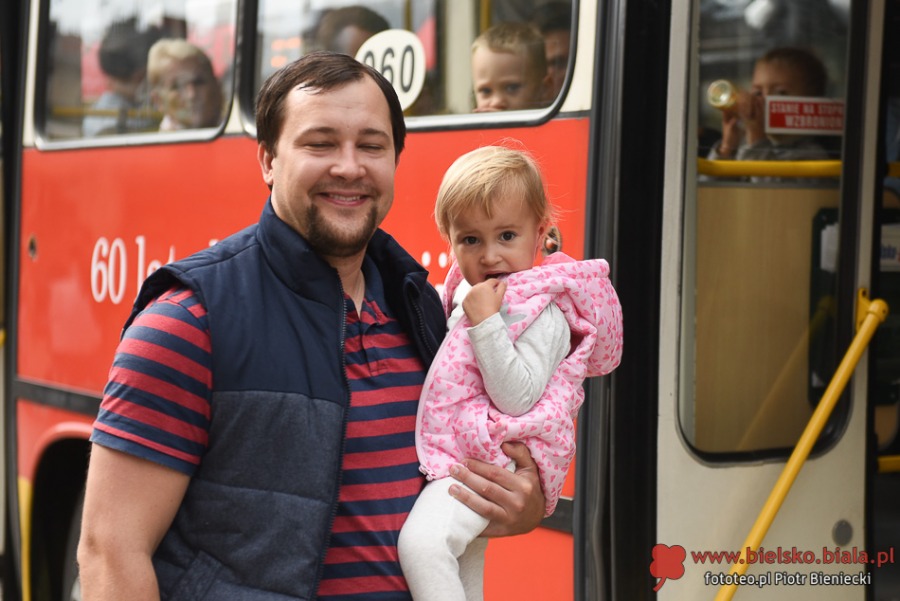 Historyczny kurs kultowego autobusu. Dyrektor MZK przedstawia