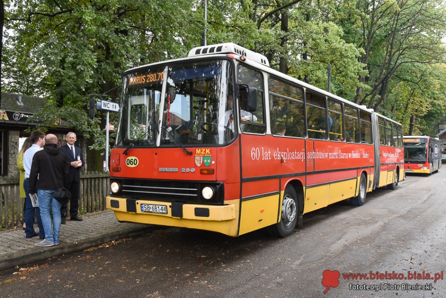 Historyczny kurs kultowego autobusu. Dyrektor MZK przedstawia
