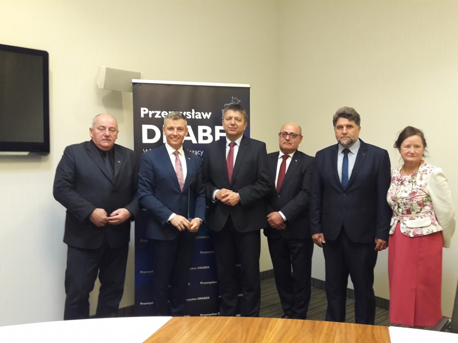 Drabek podpisał umowę ze starostami sąsiednich powiatów