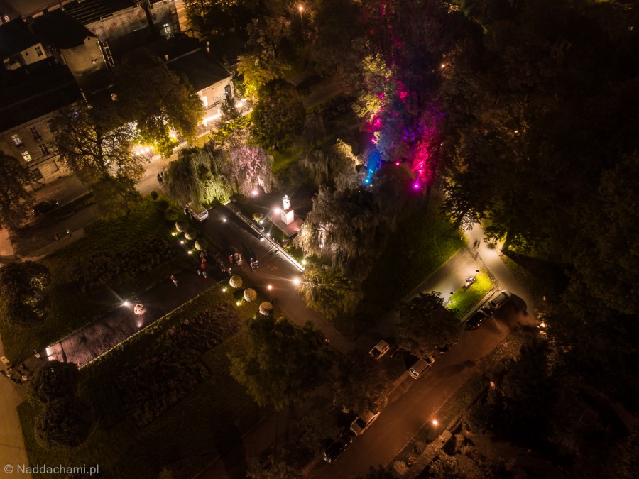 Niezwykła iluminacja w Parku Włókniarzy. Kolory robią wrażenie! - ZDJĘCIA