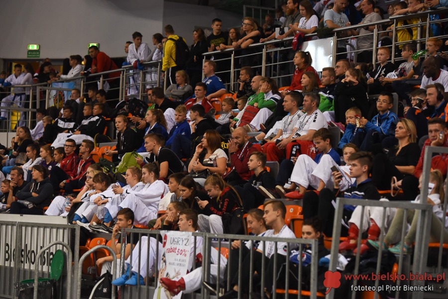 Bielsko-Biała rządzi w karate. Świat walczy dziś pod Dębowcem