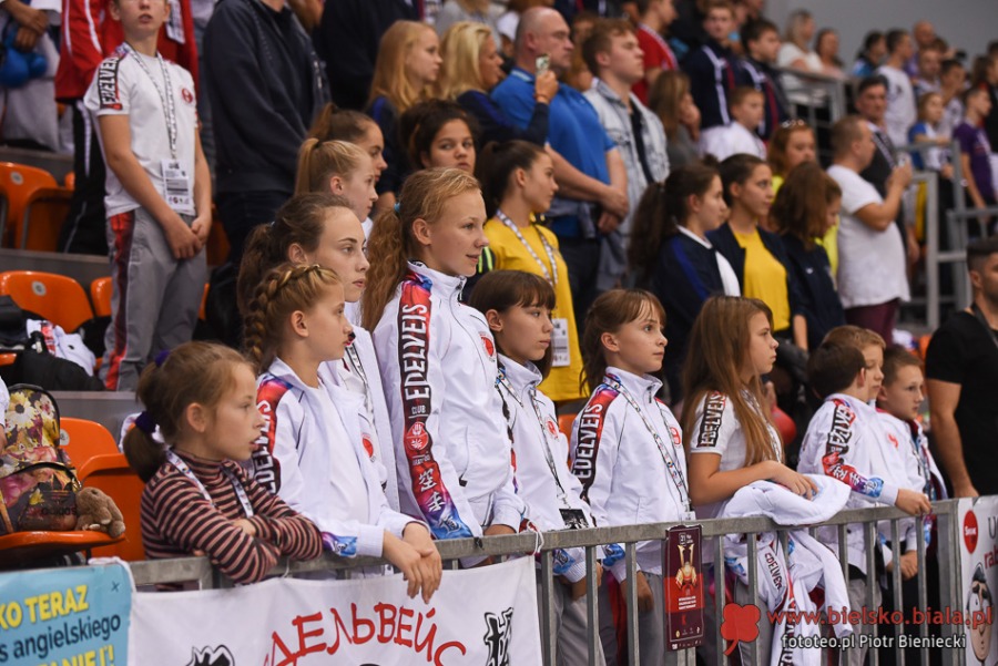 Bielsko-Biała rządzi w karate. Świat walczy dziś pod Dębowcem