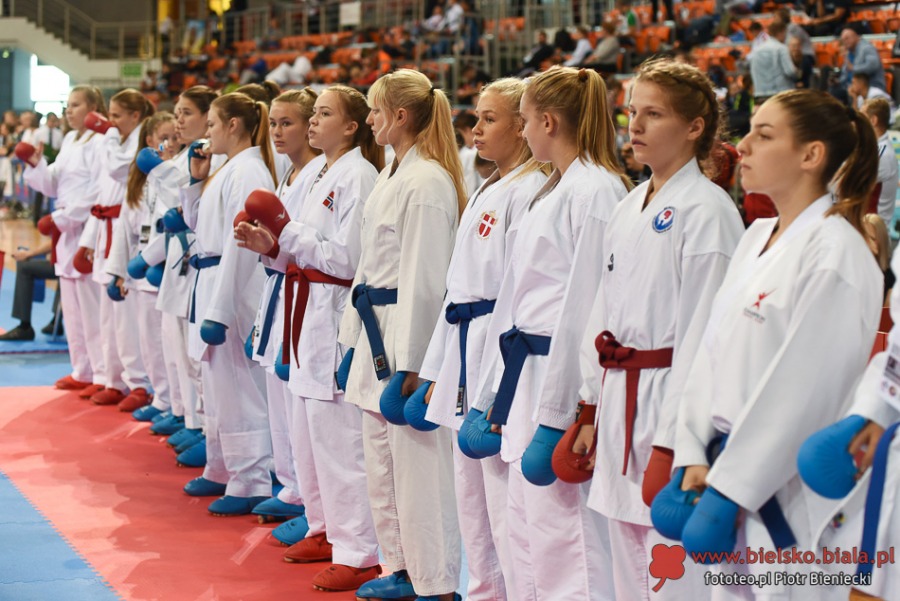 Bielsko-Biała rządzi w karate. Świat walczy dziś pod Dębowcem