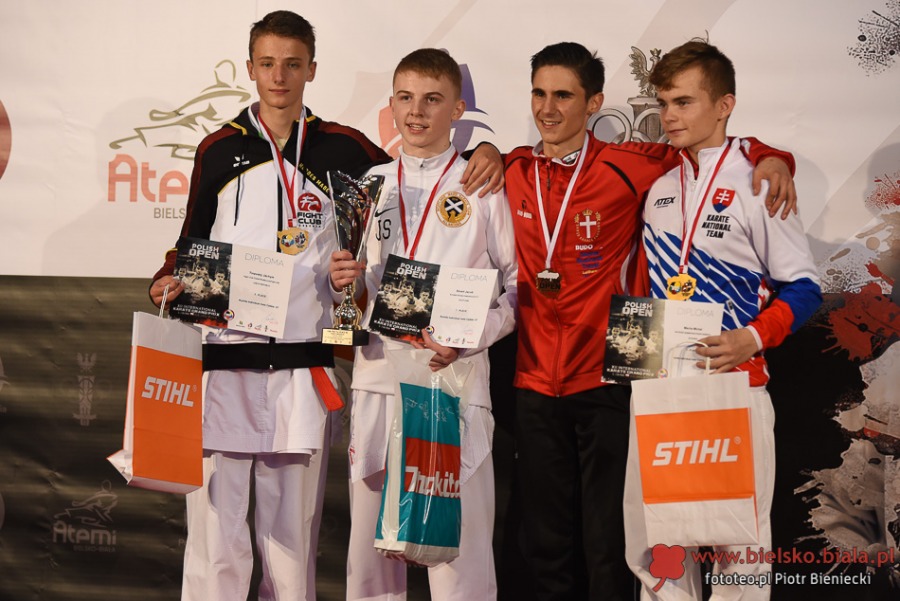 Bielsko-Biała rządzi w karate. Świat walczy dziś pod Dębowcem