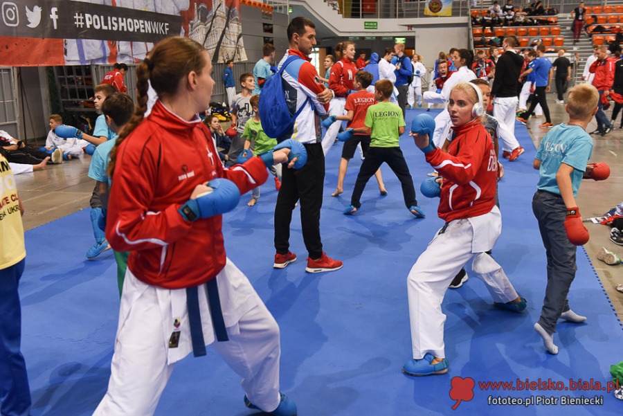 Bielsko-Biała rządzi w karate. Świat walczy dziś pod Dębowcem