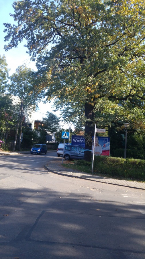 Zastawiają miejsca parkingowe. "W trosce o nasze miasto" - foto