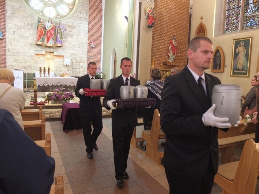 Wspólny pochówek dzieci zmarłych przed urodzeniem - foto