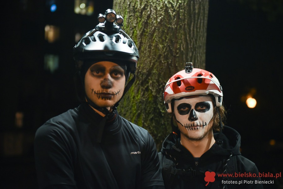 Korowód widm na rowerach na bielskich ulicach - foto
