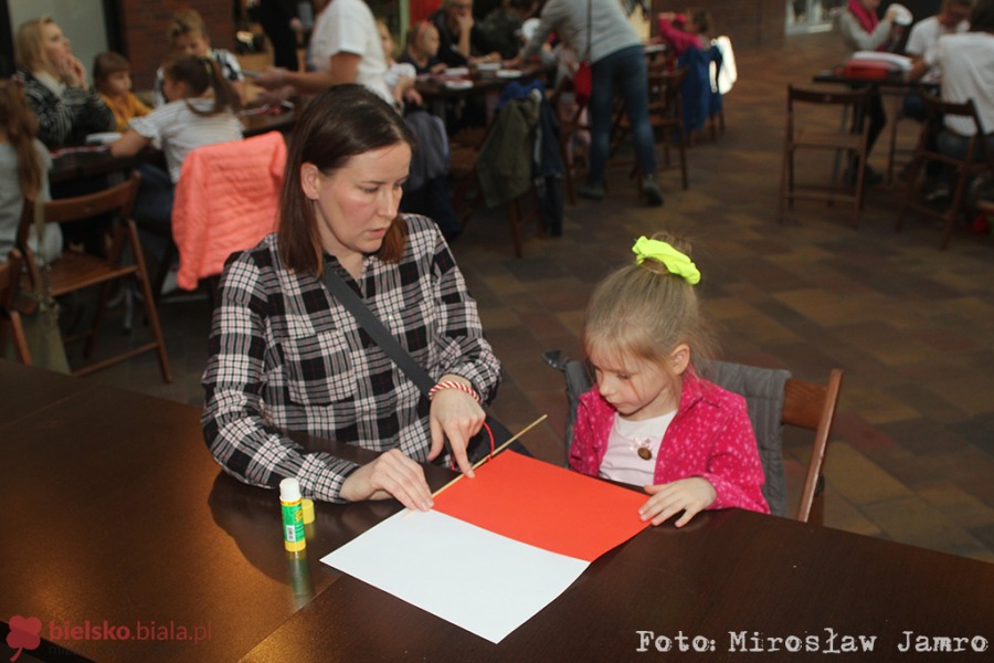 Biało-czerwone pamiątki. Dzieci robią cuda ze sznurka! - foto