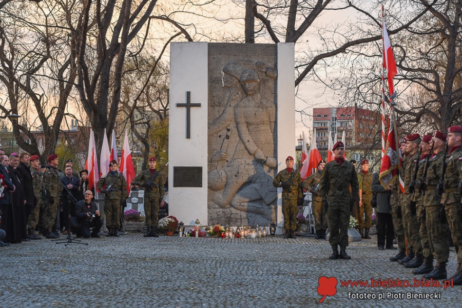 Tłumy na Cmentarzu Wojska Polskiego. Ten dzień zjednoczył bielszczan