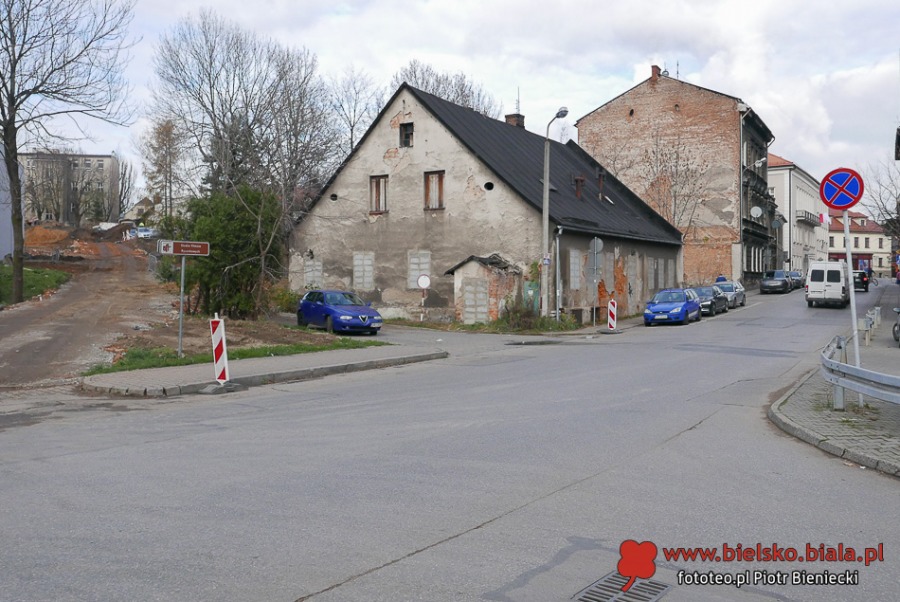 Trzeci świat na Cieszyńskiej. Tylko szalet trzyma fason
