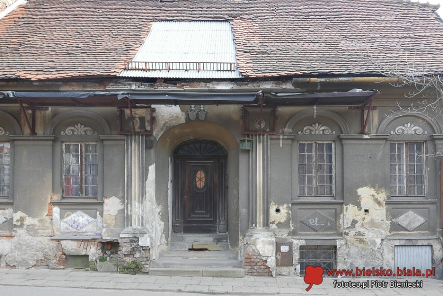 Trzeci świat na Cieszyńskiej. Tylko szalet trzyma fason