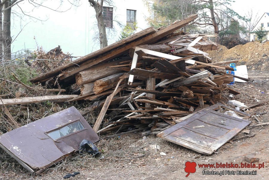 Trzeci świat na Cieszyńskiej. Tylko szalet trzyma fason