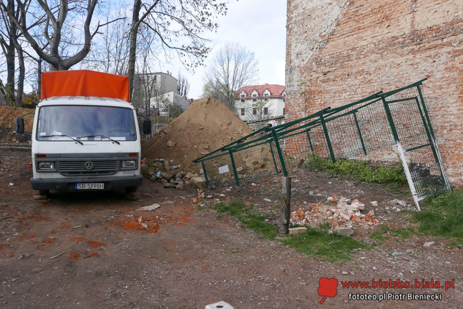 Trzeci świat na Cieszyńskiej. Tylko szalet trzyma fason