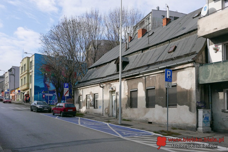 Trzeci świat na Cieszyńskiej. Tylko szalet trzyma fason
