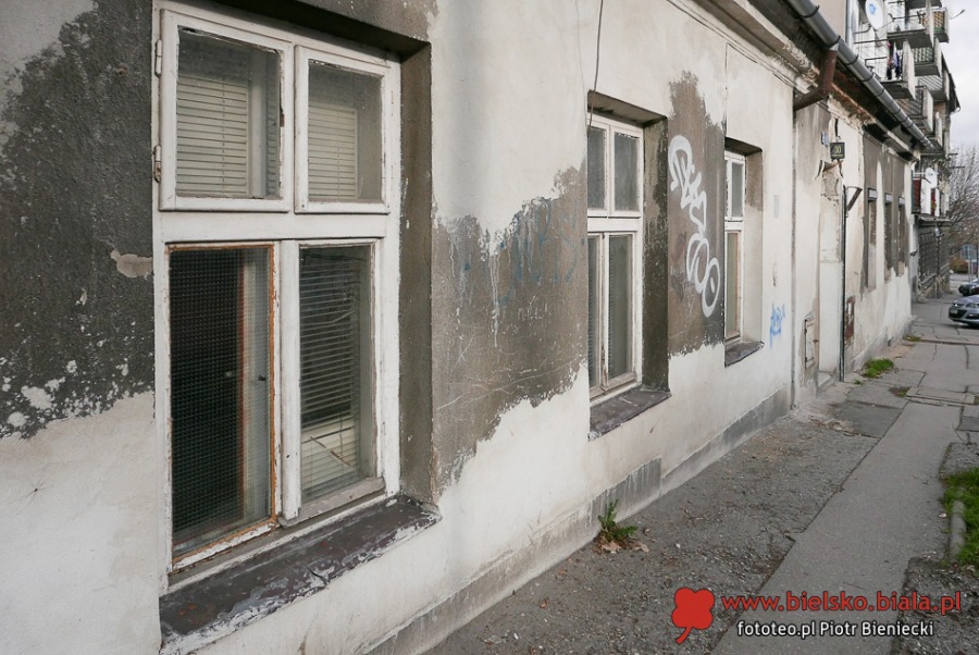 Trzeci świat na Cieszyńskiej. Tylko szalet trzyma fason
