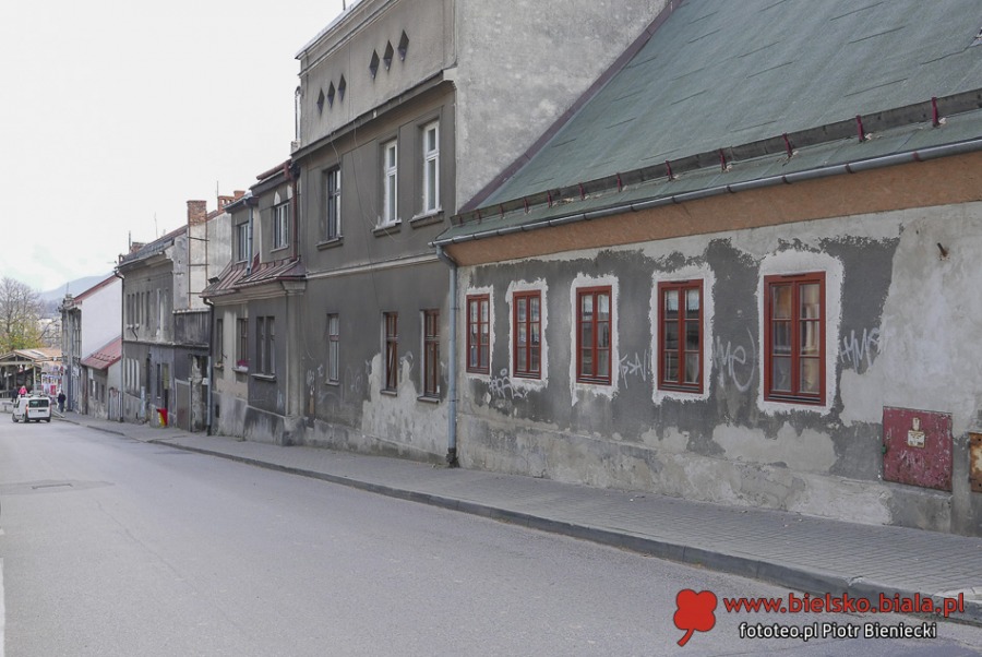 Trzeci świat na Cieszyńskiej. Tylko szalet trzyma fason