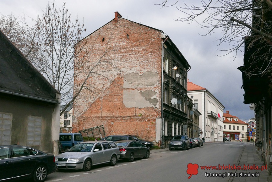 Trzeci świat na Cieszyńskiej. Tylko szalet trzyma fason