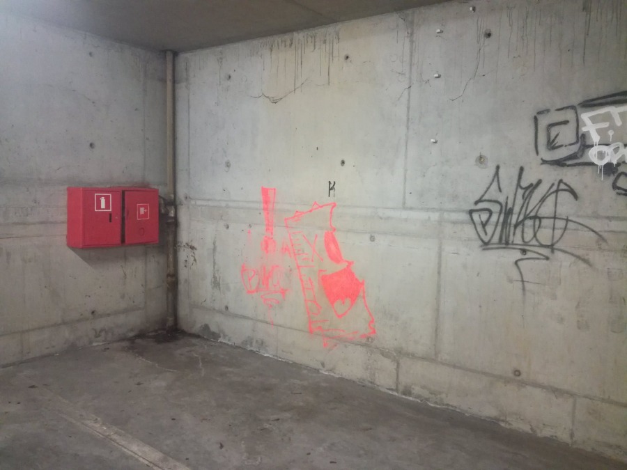Noclegownia na parkingu. Brud i smród obok BCK