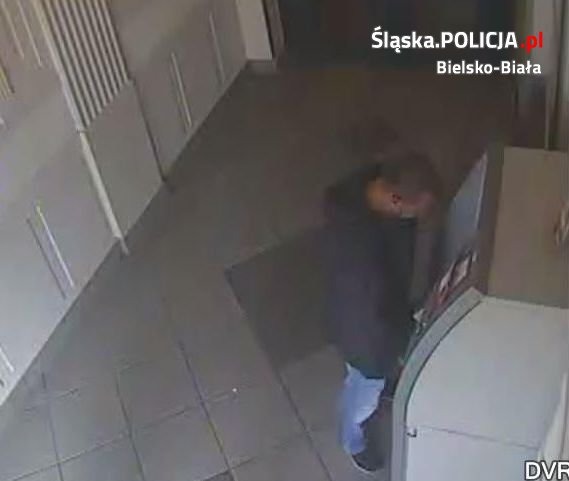 Okradał bankomaty metodą pułapki klejowej. Publikujemy wizerunek sprawcy!