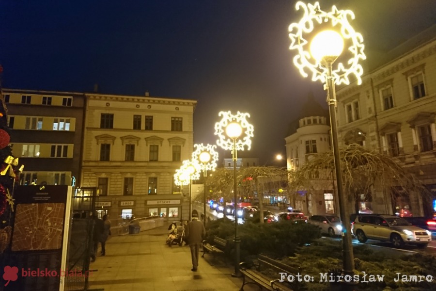 Rozbłysła największa choinka. Prezydent Klimaszewski odpalił iluminacje! - foto