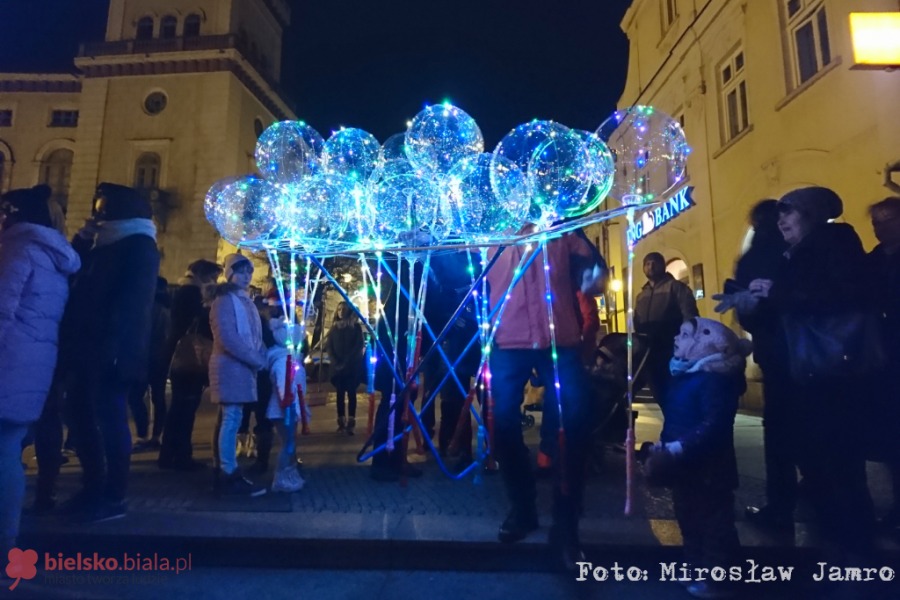 Rozbłysła największa choinka. Prezydent Klimaszewski odpalił iluminacje! - foto