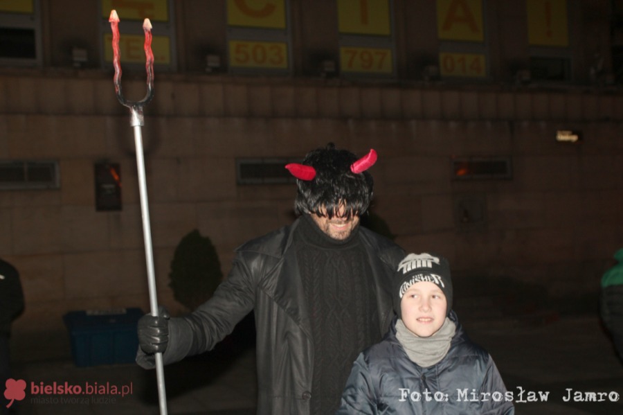 Rozbłysła największa choinka. Prezydent Klimaszewski odpalił iluminacje! - foto